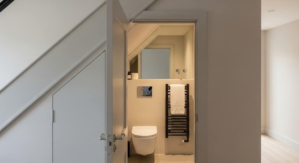 Wall Hanger in Toilet.png