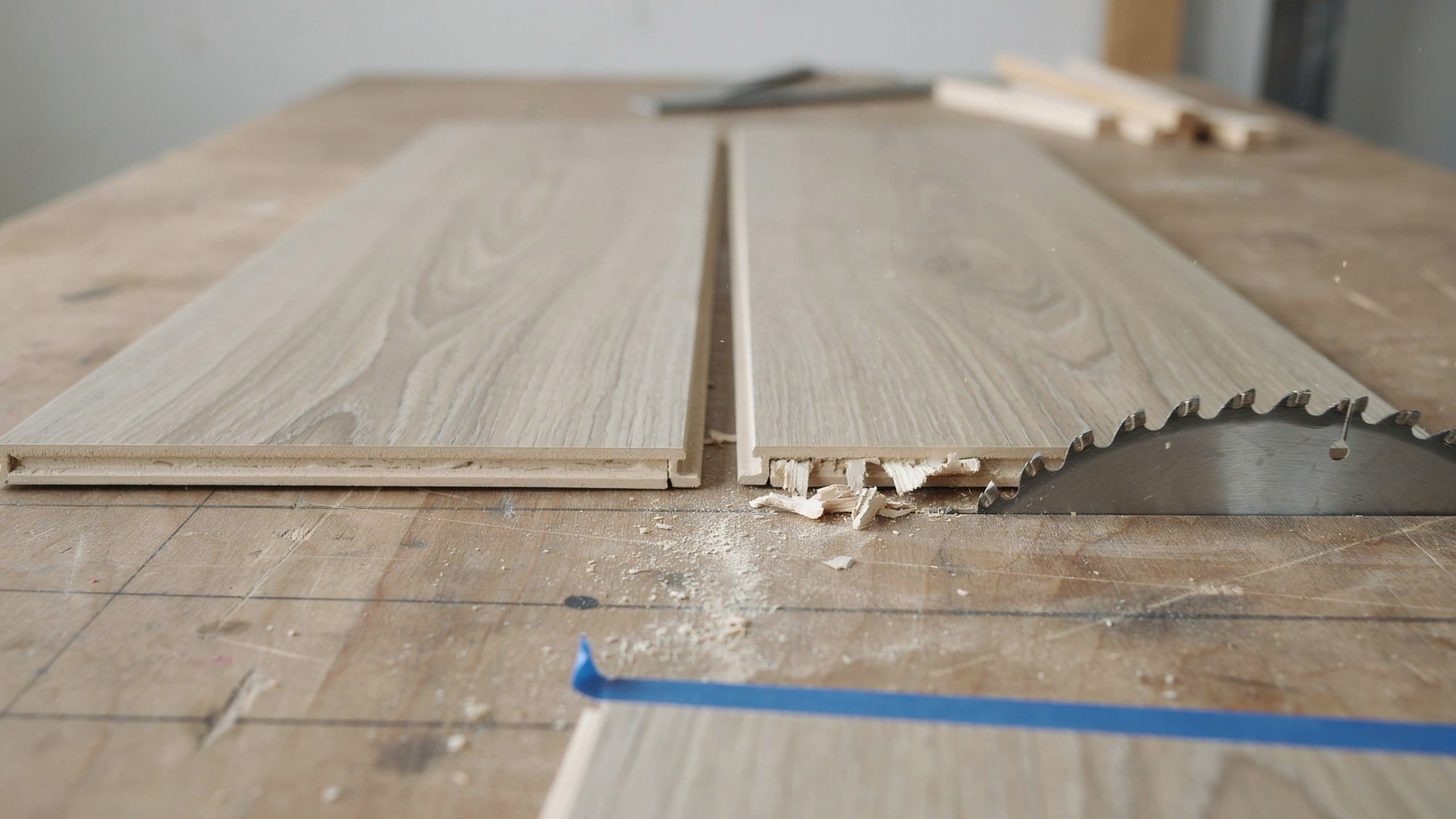 Close-up of laminate flooring cut edge showing clean cuts without chipping